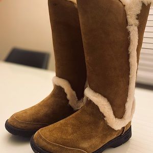 BNWB UGG KATIA CHESNUT SIZE 5 WOMEN